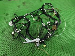 Фото запчасти проводка правого порога Toyota Kluger 2004 контрактная запчасть Запчасть проводка правого порога Toyota Kluger 2004