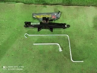 Домкрат Subaru Forester 2006