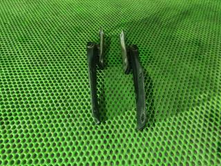Петли капота Forester 2006 SG5 EJ205 Петли капота Forester 2006 SG5 EJ205