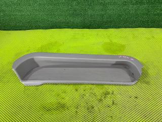 Накладка на порог наружная задняя правая Toyota Estima 2003