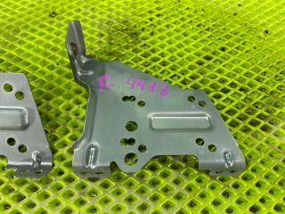 Крепление магнитофона Honda Stream RN8 R20A