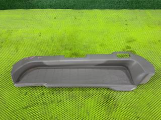 Накладка на порог наружная задняя левая Toyota Noah 2007