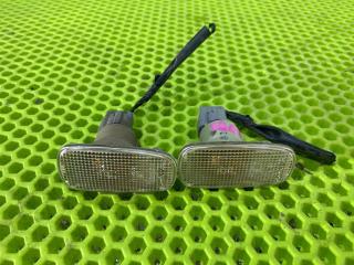 Фото запчасти повторитель поворота в крыло Toyota Wish 2008 контрактная запчасть Запчасть повторитель поворота в крыло Toyota Wish 2008