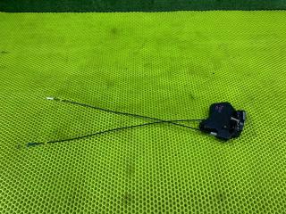 Запчасть замок боковой двери задний левый Toyota Wish 2008