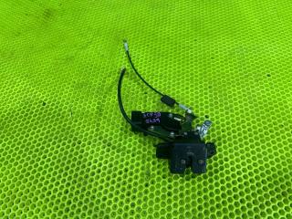 Замок багажника задний Toyota Estima 2004