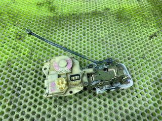 Замок боковой двери передний правый Honda Accord 1999