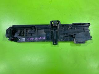 Запчасть крепление радиатора левое BMW 320i 2006