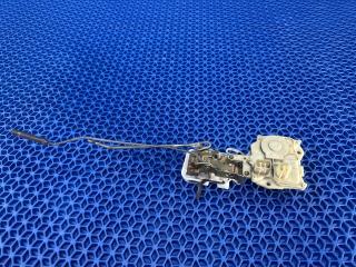 Запчасть замок боковой двери передний левый Honda Inspire 2000