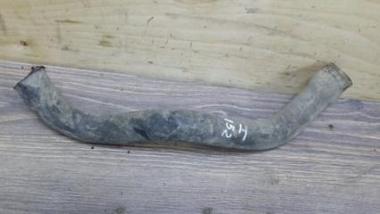 Патрубок системы охлаждения нижний Volkswagen Golf 1994