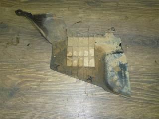 Брызговик левый Лада Гранта 2014