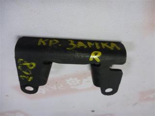 Запчасть крышка правая Land Rover Discovery 2008