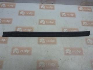 Уплотнитель правый Toyota RAV4 2006