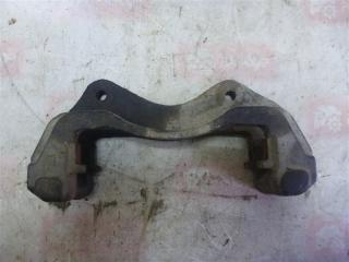 Скоба суппорта передняя левая Mitsubishi Montero Sport 2001