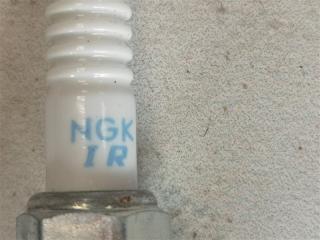 Свеча зажигания Discovery L319 AJ41