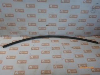 Уплотнительная резинка капота передняя Audi 80 1991