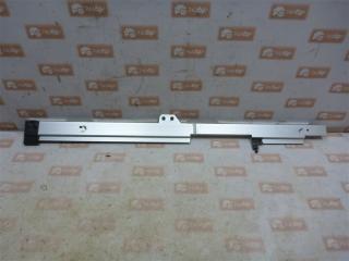 Направляющая шторки багажника левые Volvo XC70 2008 Б/У Направляющая шторки багажника левые Volvo XC70 2008