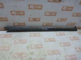 Молдинг стекла передний левый Лада Приора 2010