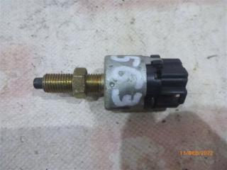 Датчик включения стопсигнала Mitsubishi Pajero 1998 Б/У Датчик включения стопсигнала Mitsubishi Pajero 1998