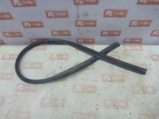 Уплотнительная резинка передняя Renault Logan 2007