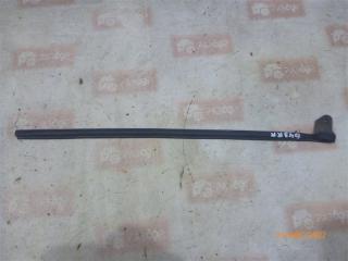 Уплотнительная резинка задняя правая Nissan Almera 2004