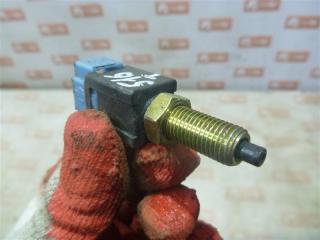 Датчик включения стопсигнала Nissan Almera 2000 Б/У Датчик включения стопсигнала Nissan Almera 2000