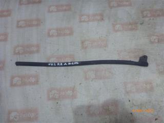 Уплотнительная резинка задняя правая Nissan Almera 2005