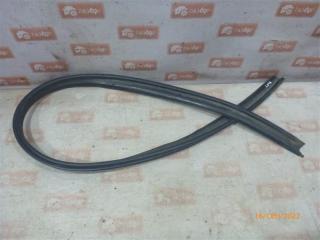 Уплотнительная резинка левая Лада Гранта 2014