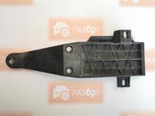 Кронштейн бампера задний левый Volkswagen Golf 1992