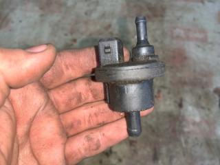 Клапан вакуумный Peugeot 406 2000 Б/У Клапан вакуумный Peugeot 406 2000