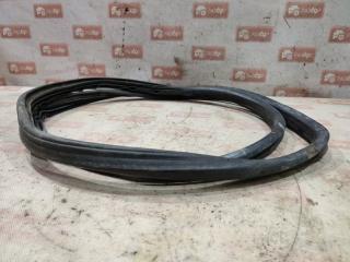 Уплотнительная резинка задняя правая Лада Калина 2010