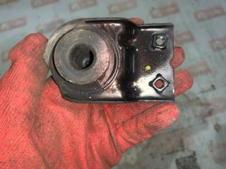 Кронштейн радиатора передний правый Hyundai i30 2011