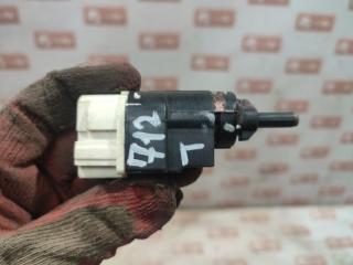 Датчик включения стопсигнала Nissan Almera 2014 Б/У Датчик включения стопсигнала Nissan Almera 2014