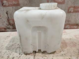 Бачок омывателя Лада 2105 1996 Б/У Бачок омывателя Лада 2105 1996