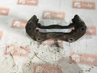 Скоба суппорта передняя правая Mitsubishi Lancer 2004