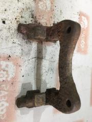 Скоба суппорта задняя правая Volkswagen Passat 1995