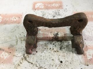 Скоба суппорта задняя левая Volkswagen Passat 1995