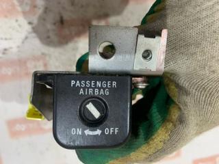 Выключатель AIRBAG Mitsubishi L200 2007 Б/У Выключатель AIRBAG Mitsubishi L200 2007