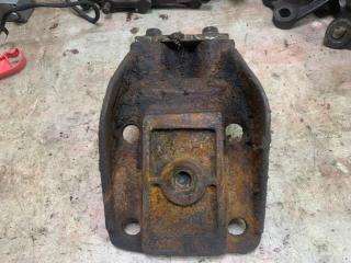 Крепление стабилизатора переднее Scania R93 1993