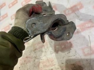 Кронштейн замка капота передний Audi 100 1991