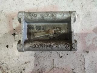 Запчасть кронштейн руля Audi 100 1991