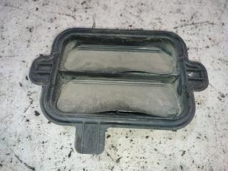 Клапан вентиляции задний правый Ford Escape 2000