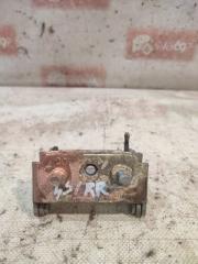 Петля двери багажника задняя правая Ford Escape 2000