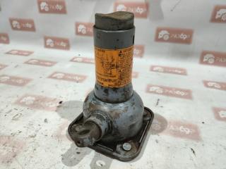 Домкрат Nissan Patrol 2000