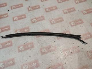 Направляющая двери задняя левая Volkswagen Golf 1993