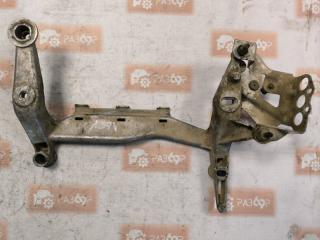 Кронштейн компрессора Audi Q7 2005-2009