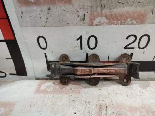 Кронштейн бампера задний правый Audi 100 1992