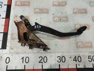 Педаль Toyota Avensis 1999