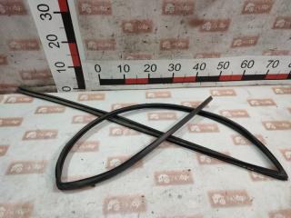 Уплотнитель передний правый Toyota Highlander 2002