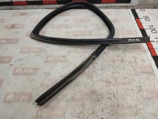 Уплотнитель задний левый Renault Logan 2007