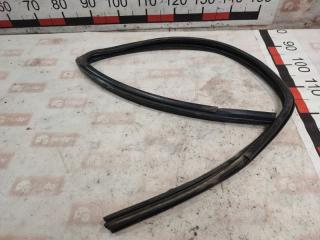 Уплотнитель задний правый Renault Logan 2007